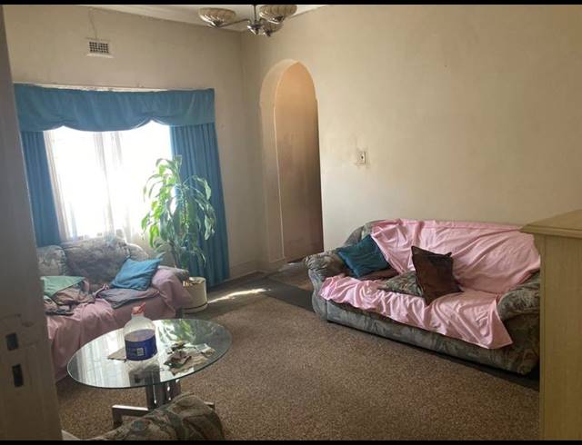 4 BEDROOM HOUSE FOR SALE IN BEZUIDENHOUT VALLEY